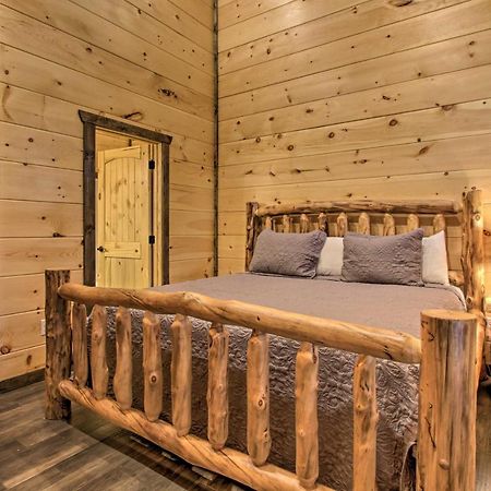 Luxe Cabin With Home Theater Less Than 2 Miles To Gatlinburg Buitenkant foto