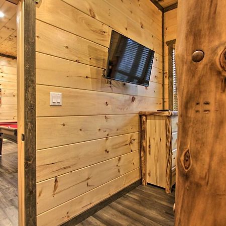Luxe Cabin With Home Theater Less Than 2 Miles To Gatlinburg Buitenkant foto