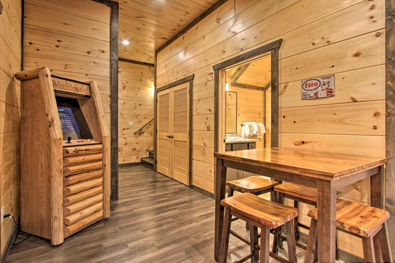 Luxe Cabin With Home Theater Less Than 2 Miles To Gatlinburg Buitenkant foto