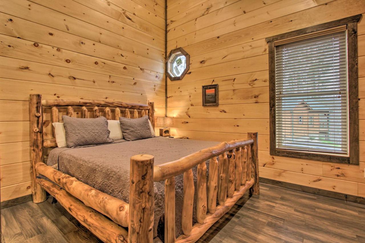 Luxe Cabin With Home Theater Less Than 2 Miles To Gatlinburg Buitenkant foto