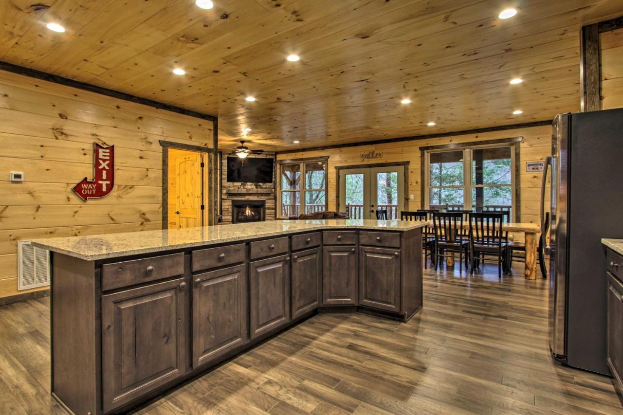 Luxe Cabin With Home Theater Less Than 2 Miles To Gatlinburg Buitenkant foto