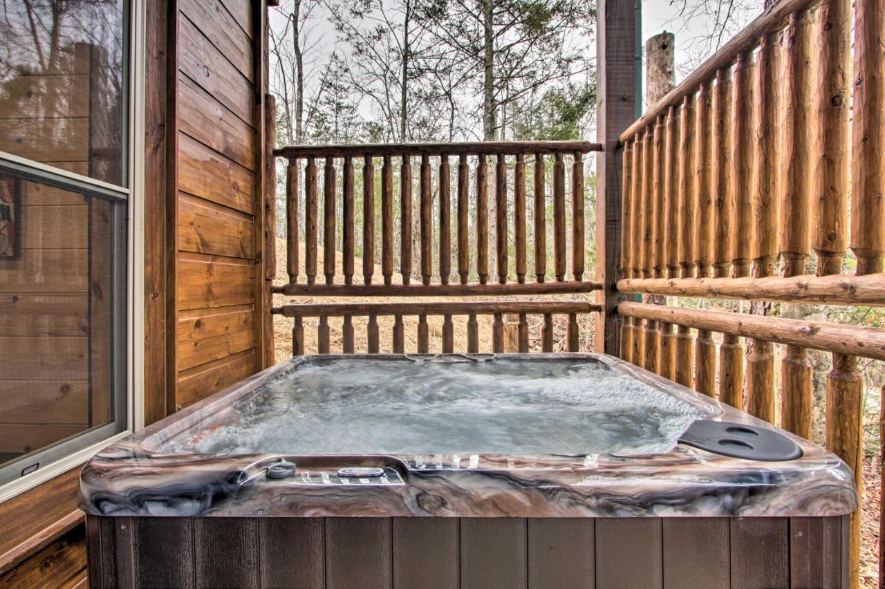 Luxe Cabin With Home Theater Less Than 2 Miles To Gatlinburg Buitenkant foto