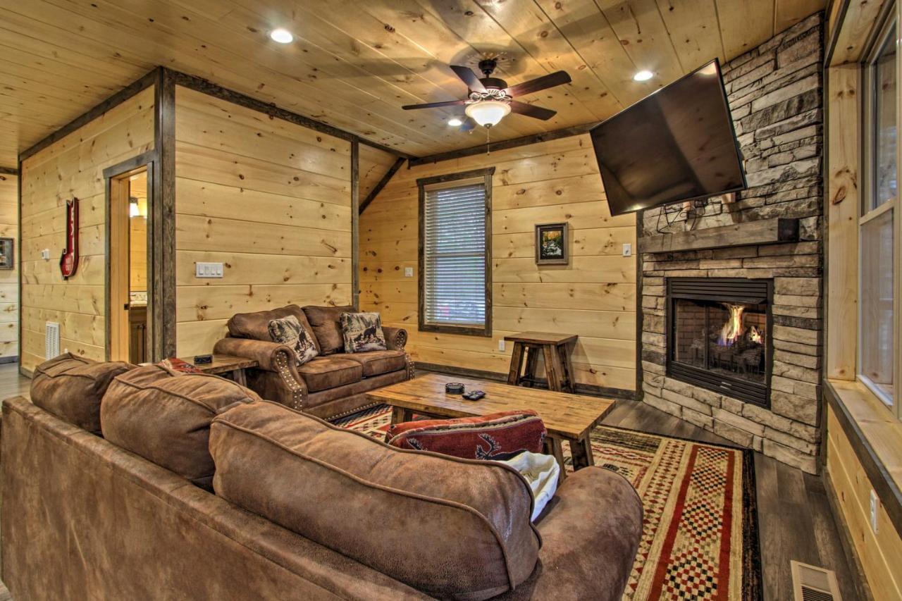Luxe Cabin With Home Theater Less Than 2 Miles To Gatlinburg Buitenkant foto