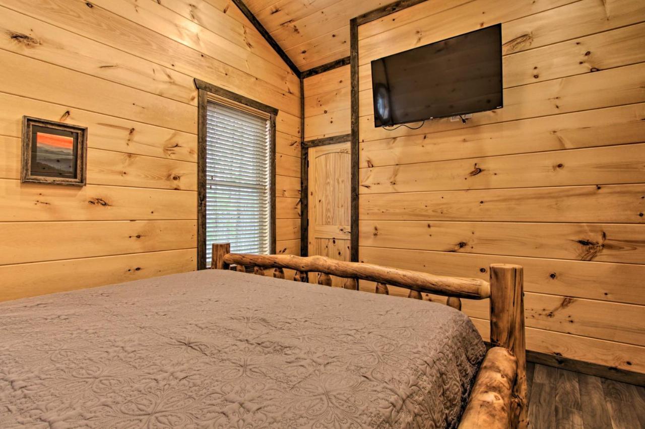 Luxe Cabin With Home Theater Less Than 2 Miles To Gatlinburg Buitenkant foto
