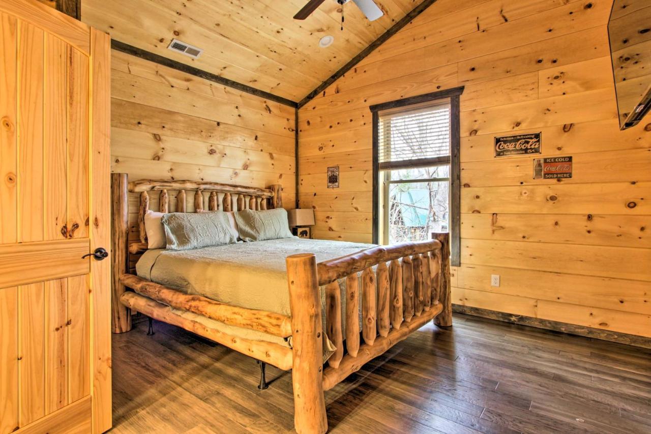 Luxe Cabin With Home Theater Less Than 2 Miles To Gatlinburg Buitenkant foto