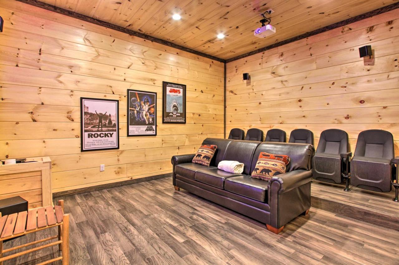 Luxe Cabin With Home Theater Less Than 2 Miles To Gatlinburg Buitenkant foto