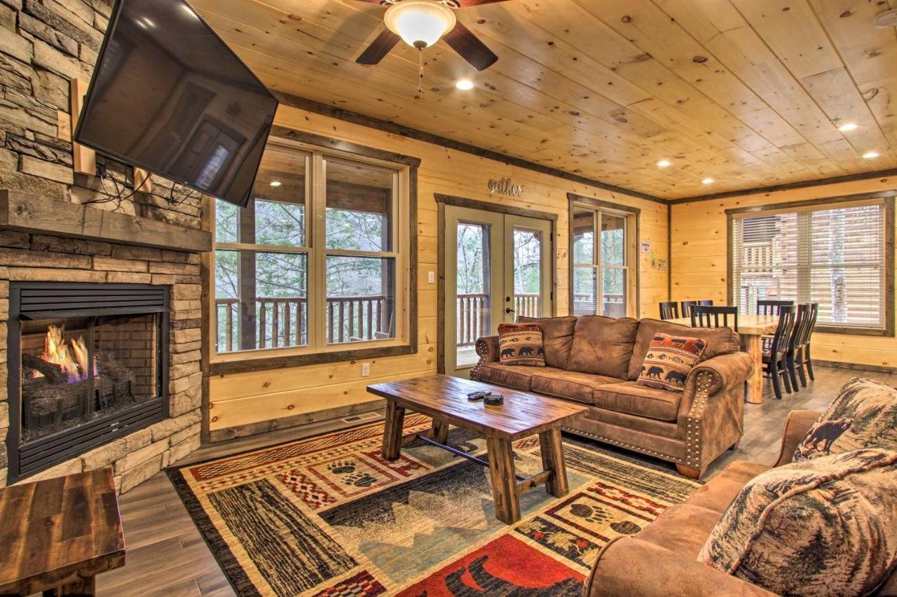 Luxe Cabin With Home Theater Less Than 2 Miles To Gatlinburg Buitenkant foto